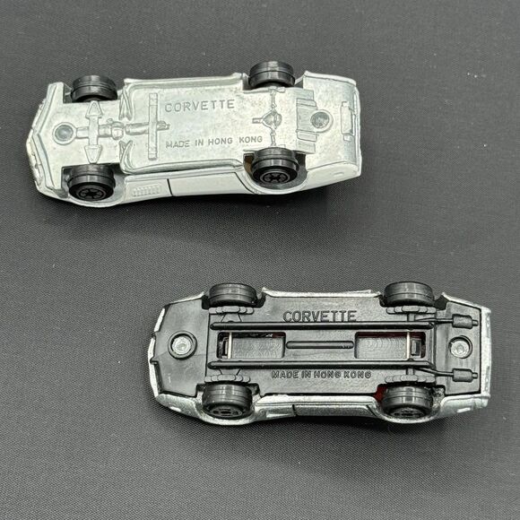 Vintage YatMing 1/64 Diecast Lot of 2 Corvettes – Silver #4 & White Stingray - Picture 10 of 12